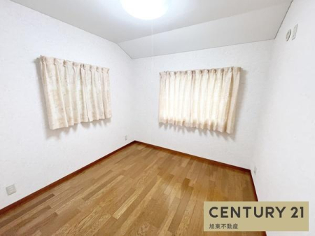 �m���@-
