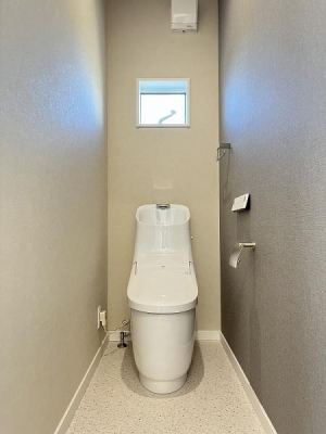 トイレ　２Fトイレ
トイレは、1階・2階に完備しております。