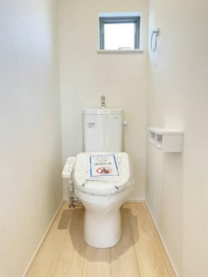 トイレ　２Fトイレ
トイレは、1階・2階に完備しております。