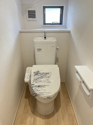 トイレ　1Fトイレ
トイレは、１階・２階に完備しております。